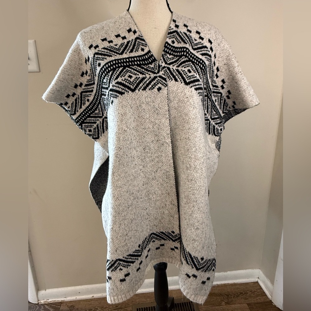 Loft knit poncho cape shawl black gray western Aztec SZ XS/S